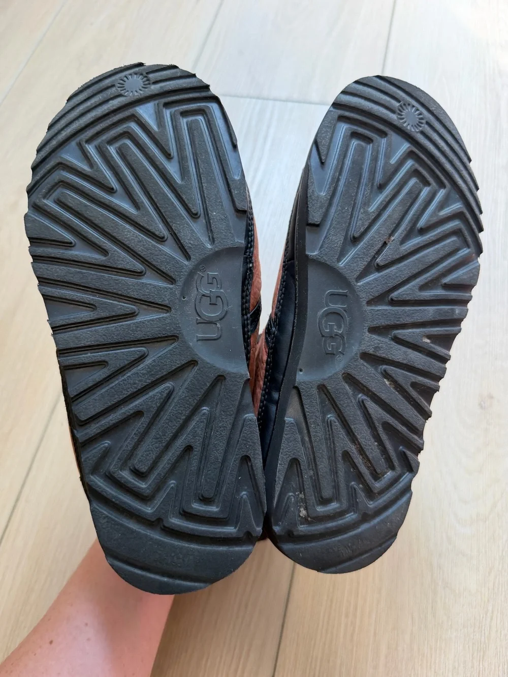 Men’s UGG Harkley Boots size 6